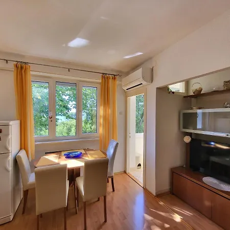 Apartment Kantrida-Near The Beach Rijeka Exterior photo