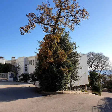 Apartment Kantrida-Near The Beach Rijeka Exterior photo